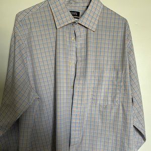 Excellent condition. Men’s Chaps button down shirt.
